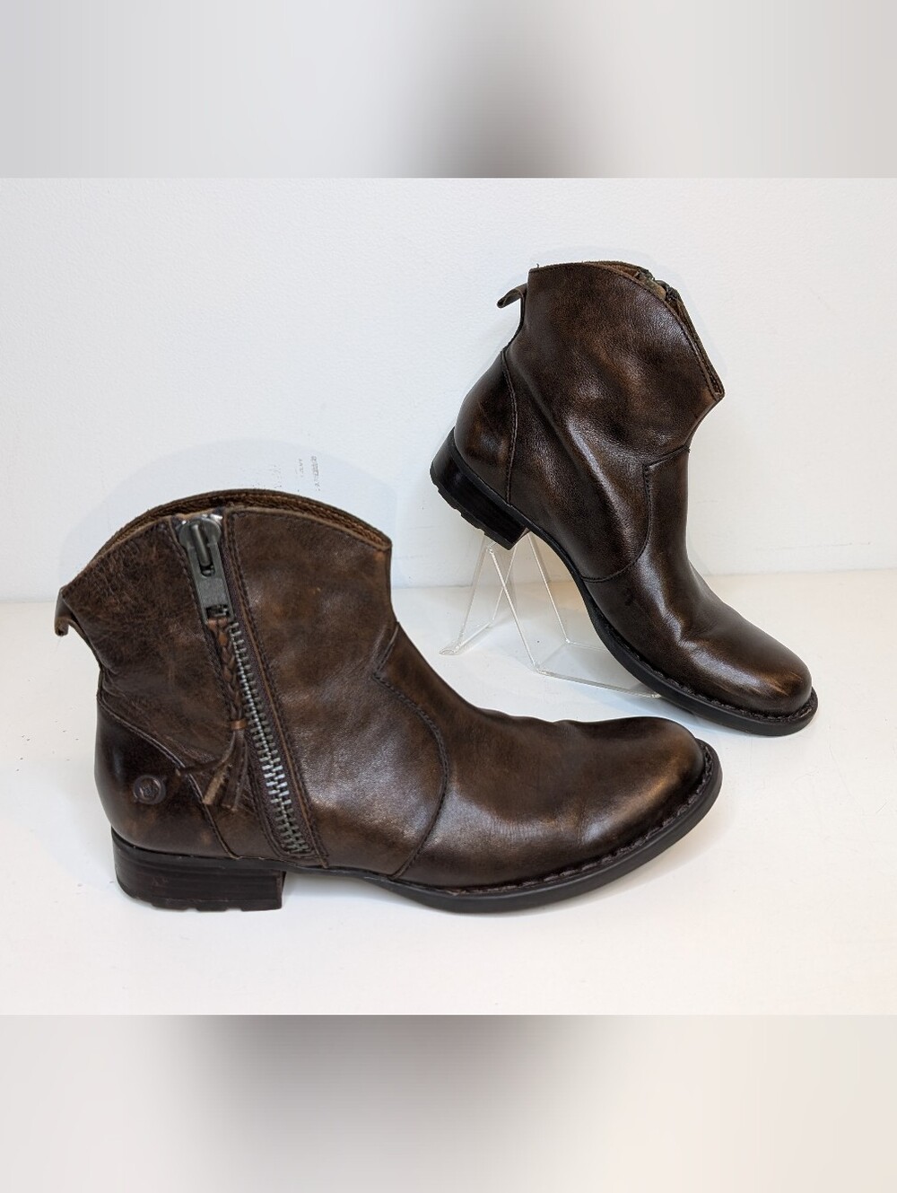 Børn Boots Western-style short ankle bootie with side zipper Size: US 8 Like New